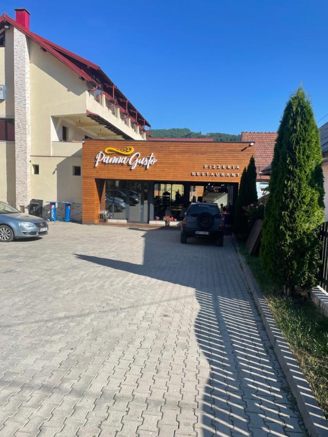 Hotel Panna Gusto à Cîmpeni Extérieur photo
