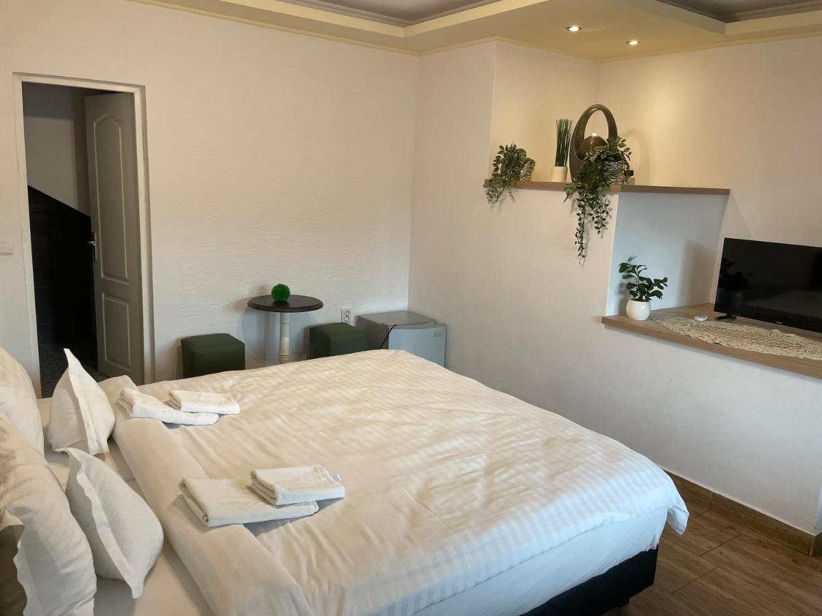 Hotel Panna Gusto à Cîmpeni Extérieur photo