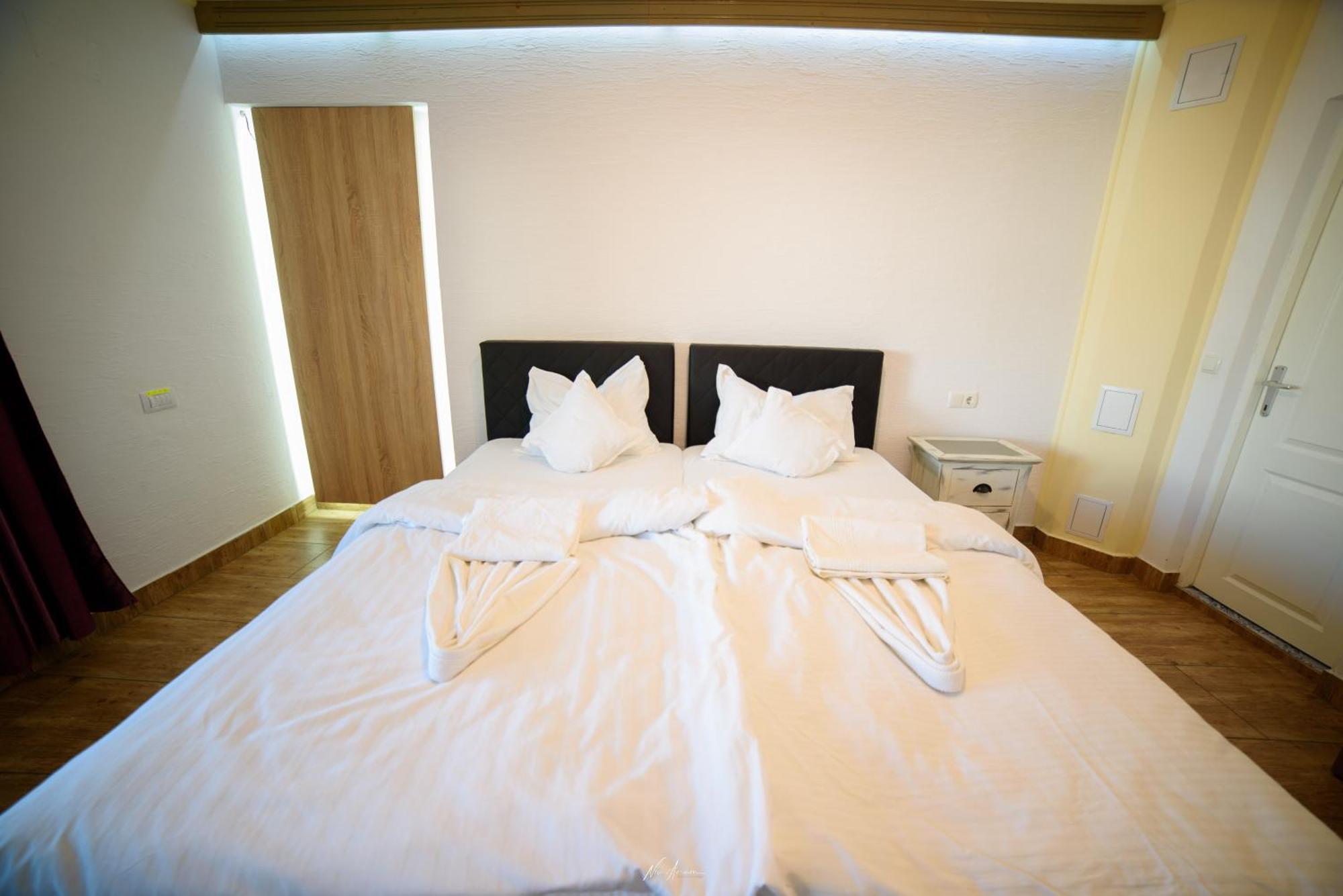Hotel Panna Gusto à Cîmpeni Extérieur photo